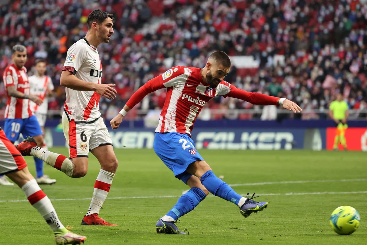 Con doblete de Ángel Correa, el Atlético de Madrid se queda con la victoria y los tres puntos sobre el Rayo Vallecano durante la Jornada 19 en La Liga. El mexicano Héctor Herrera se perdió el encuentro tras dar positivo a COVID-19.