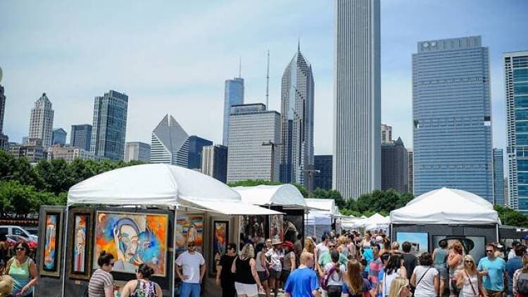 <b>Feria de arte de Gold Coast</b>
<br>
<b>Grant Park / Butler Field</b>
<br>Sábado 21 de agosto y domingo 22 de agosto, de 10 am a 6 pm. Para obtener información detallada, visite 2021 Gold Coast Art Fair | Producciones Amdur