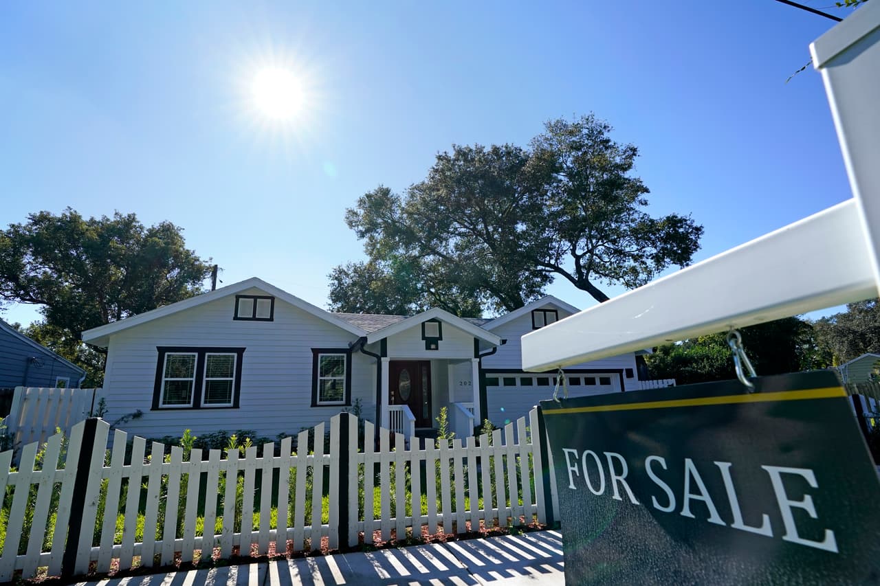 Ventas de casas usadas en EEUU caen en junio, mientras el precio de la vivienda alcanza un nuevo récord histórico