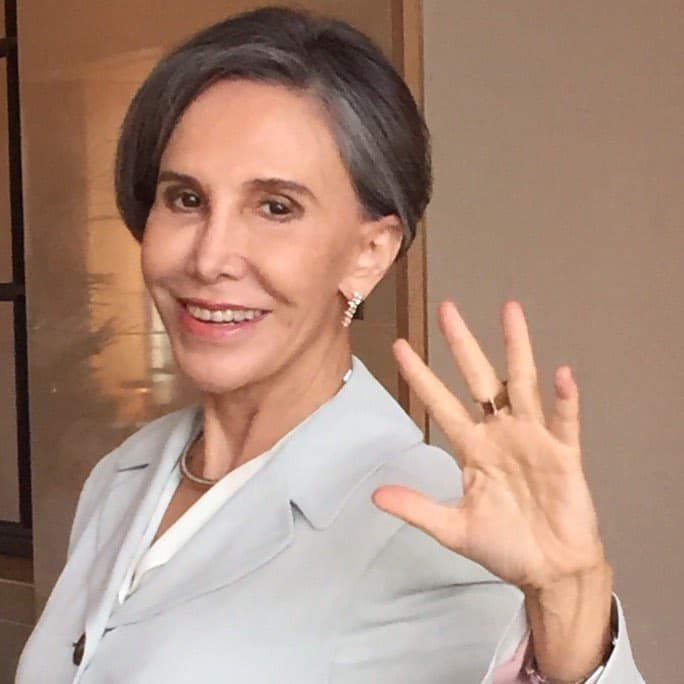 "Te amo", "Perrijos",
<b><a href="https://www.univision.com/famosos/florinda-meza-revela-la-razon-por-la-que-estuvo-retirada-de-la-actuacion-fotos">"Te voy a extrañar</a></b>
<a href="https://www.univision.com/famosos/florinda-meza-revela-la-razon-por-la-que-estuvo-retirada-de-la-actuacion-fotos">"</a>, son algunos de los hashtags que acompañan el mensaje.
<br>