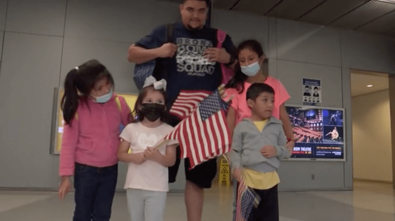 El problema fue que tras ingresar al país, los niños idearon bajo custodia de la oficina de refugio y reasentamiento, del gobierno federal.