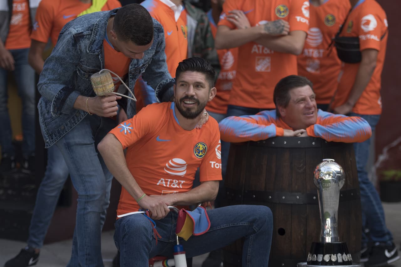 Estas son imágenes detrás de las cámaras en el evento de la foto oficial del Club America en las instalaciones de Grupo Chespirito en Ciudad de Mexico.