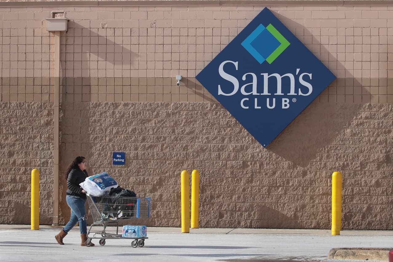 Sam's Club, propiedad de Walmart, lo que significa que la nueva política de máscara de
<a href="https://www.univision.com/local/atlanta-wuvg/walmart-y-sams-clubs-exigiran-el-uso-tapabocas-en-sus-422-tiendas-en-georgia">Walmart también se aplicará a Sam's Clubs en todo el país a partir del 20 de julio. </a>