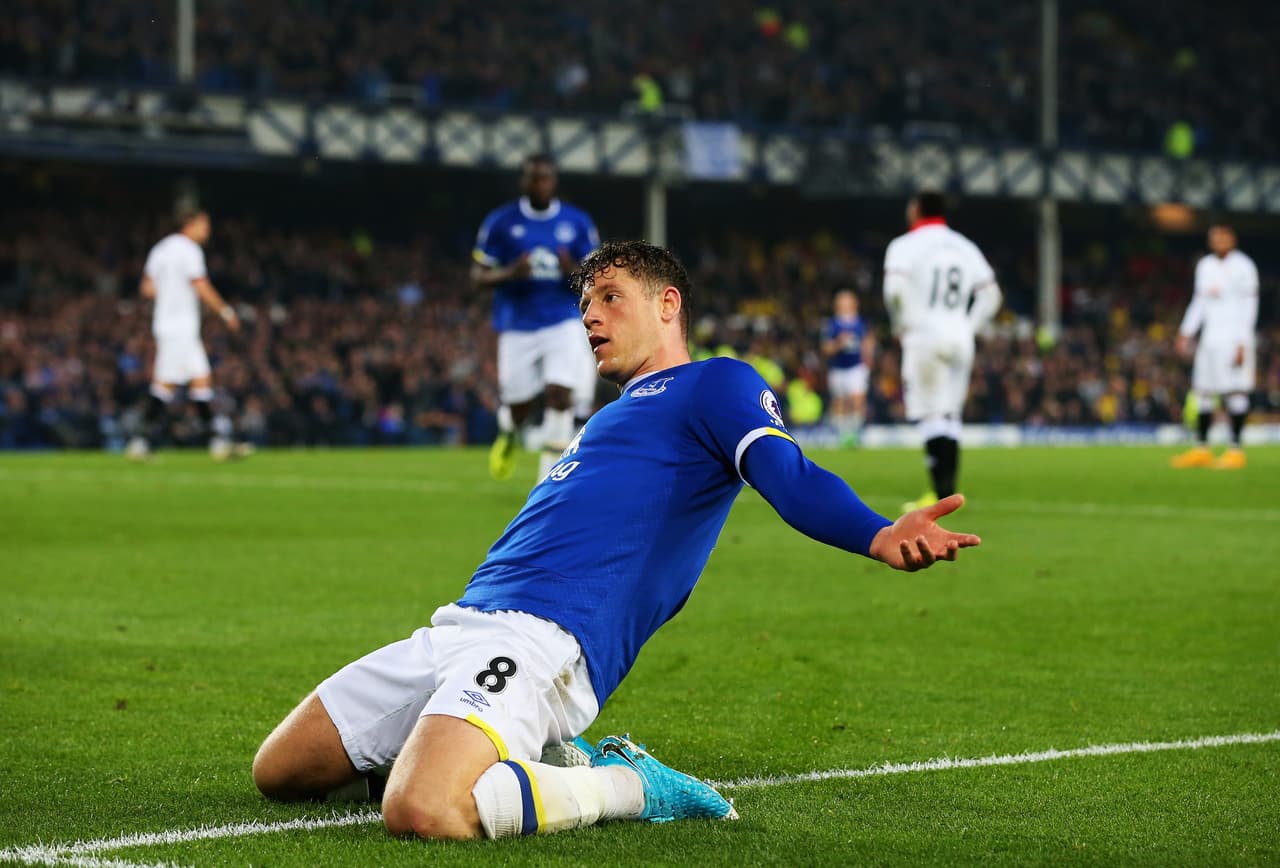 Ahora,
<b>no se cree que renueve con el equipo de Liverpool y se considera la posibilidad de ir al Tottenham Hotspur </b>como jugador libre.