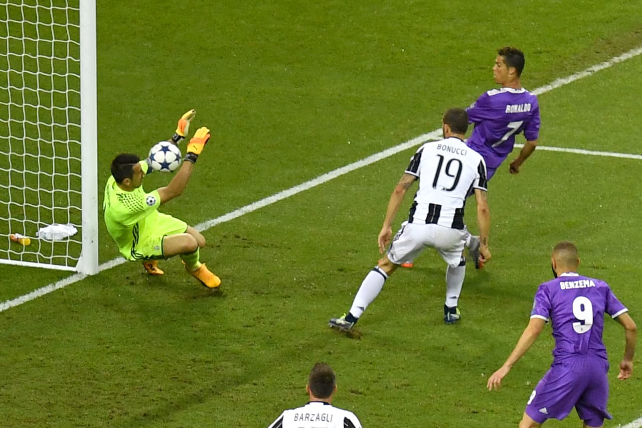 Las atajadas de Keylor Navas, el guardameta costarricense frenó un arranque explosivo de la Juventus con dos atajadas en los primeros 10 minutos del juego