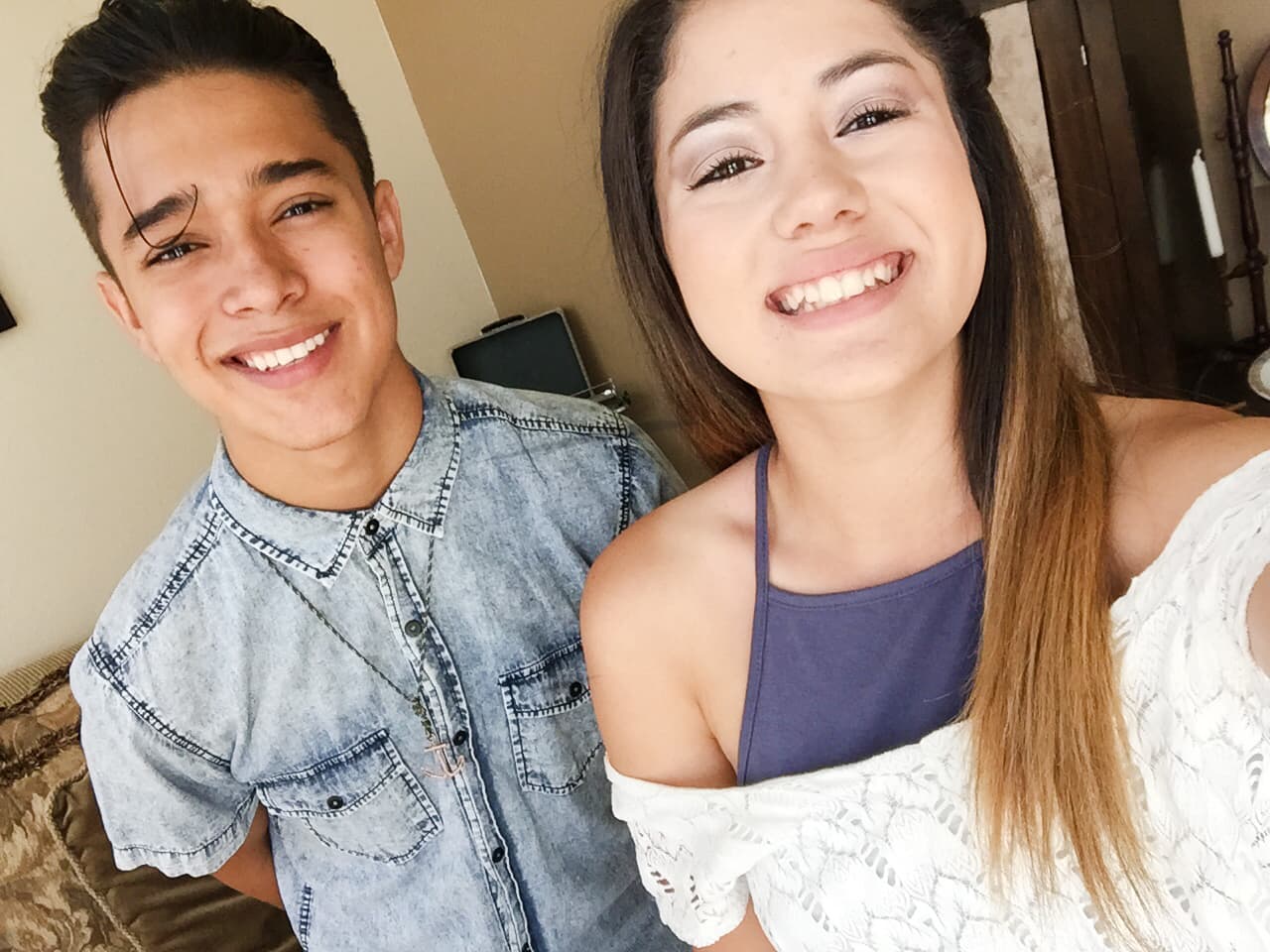 Joel nos dio acceso exclusivo a su casa. Conocimos a sus mascotas, a su familia y hasta a un pequeño lizard que stole our heart.