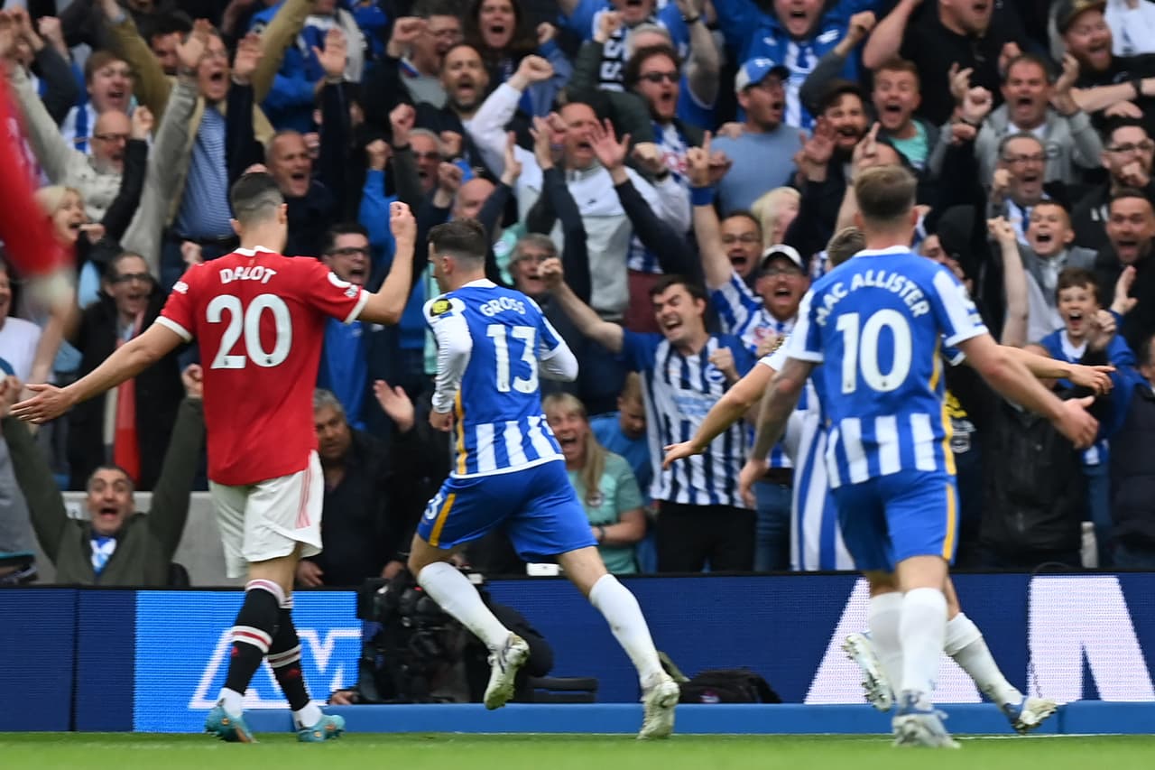 Brighton sorprendió y goleó 4-0 al Manchester United que se quedó sin posibilidades de calificar a la Champions League.