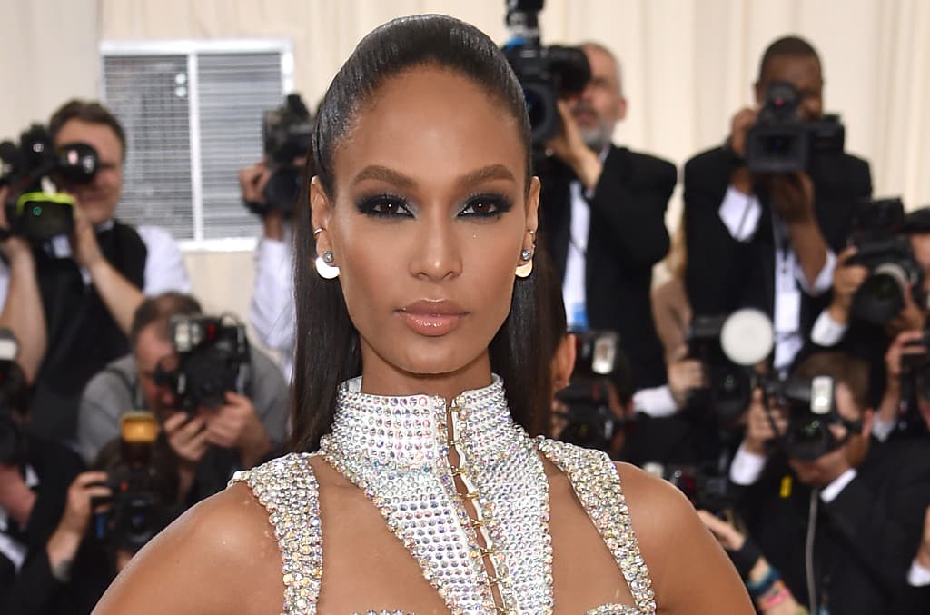 Imita fácilmente el look de Joan Smalls para una evento en la noche