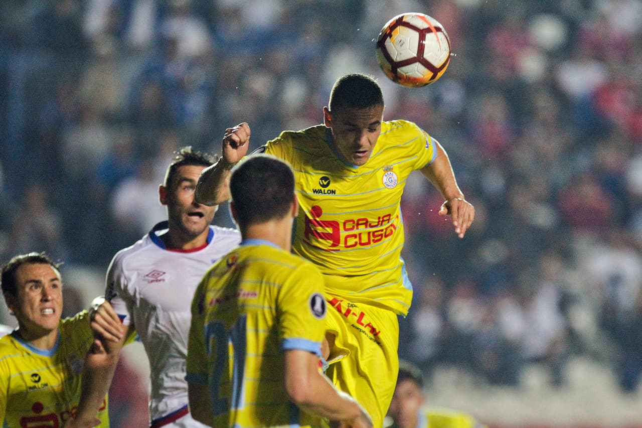 En 2016 pasó a Defensor la Bocana, del mismo país sudamericano antes de llegar al Real Garcilaso, equipo con el que permaneció hasta finales del 2018.