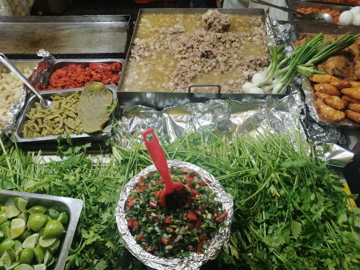 Los tacos y la pasión son una gran combinación para disfrutar una noche de futbol.