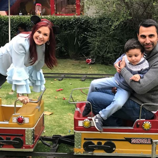 La pareja de esposos fueron los anfitriones, el pequeño
<b>Santiago cumplió cuatro años, mientras que Aitana, uno</b>.