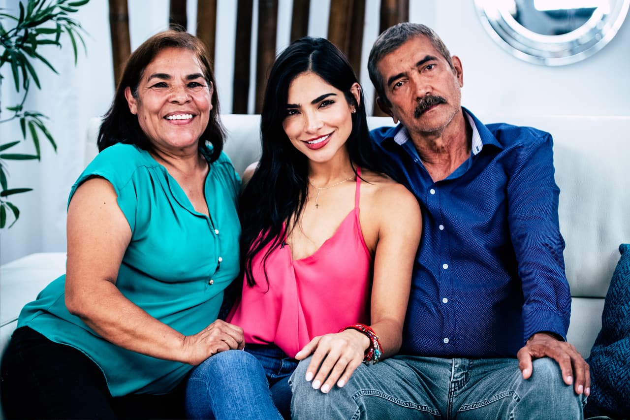 Durante la sesión de fotos también estuvieron presentes los papás de Alejandra Espinoza, doña Rosa María y don José. Estos son sus retratos juntos.
