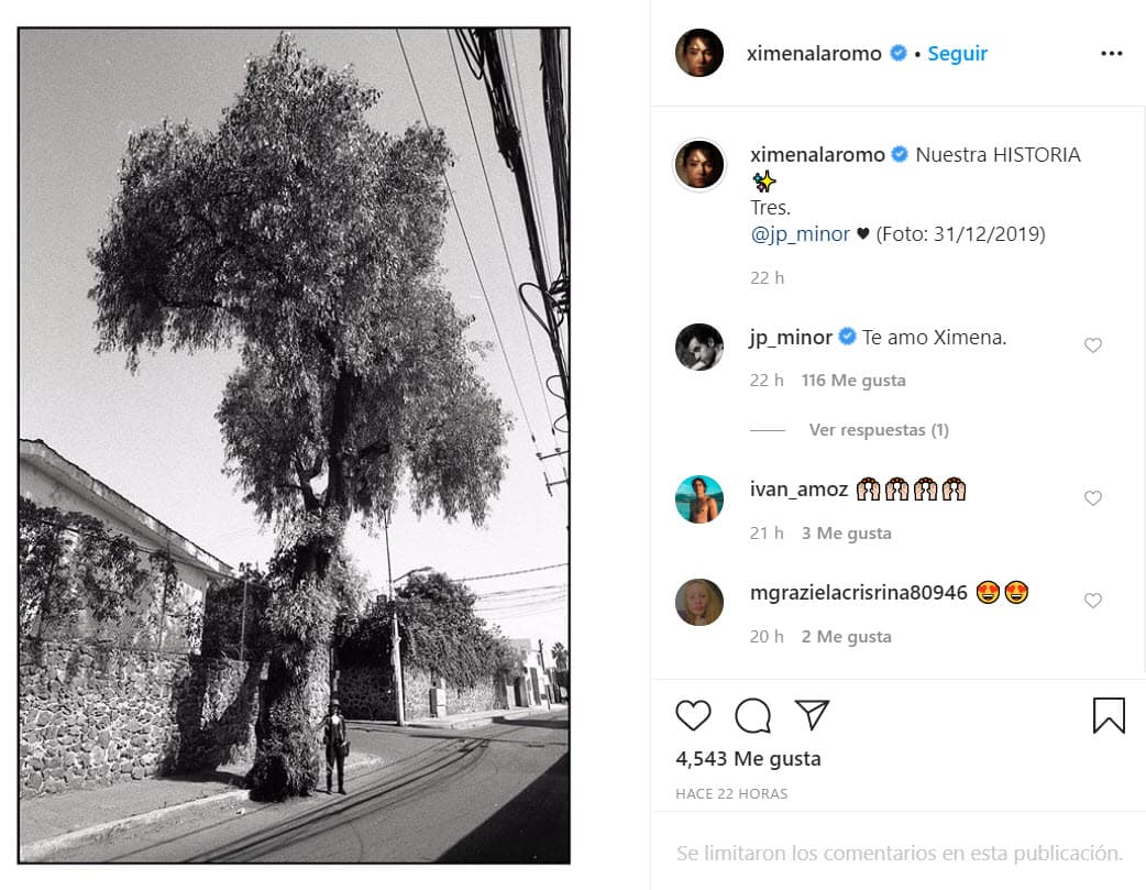 A pesar de su hermetismo, sí han dejado ver detalles de su romance en redes sociales. En marzo pasado Ximena Romo publicó esta imagen con un breve mensaje: "
<b>Nuestra historia</b>. Tres. Juan Pablo Minor. (Foto: 31/12/2019)".
<br>