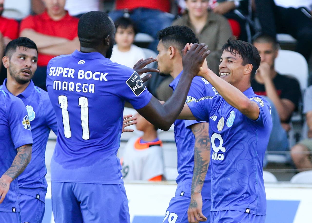 Port derrotó de visitante 4-0 a Nacional en la Jornada 33 de la Liga de Portugal, en la que sube al primer lugar a la espera del resultado de Benfica. El mexicano Jesús Corona anotó el tercer gol y Héctor Herrera no jugó.