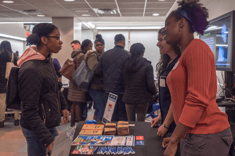 Jóvenes exigen al alcalde una respuesta definitiva sobre el programa de verano en Nueva York