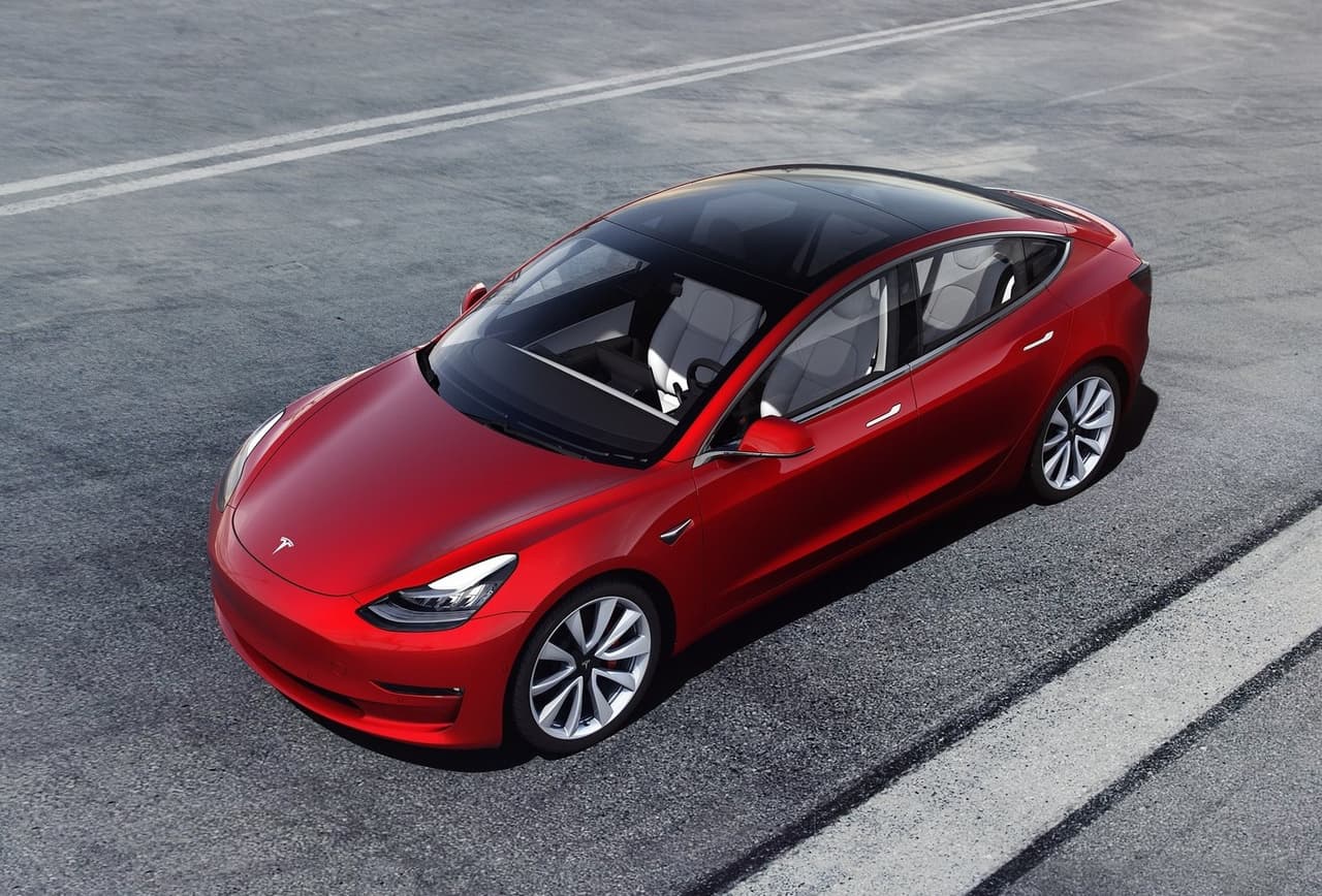 <h3 class="cms-H3-H3"><b>1 - Tesla Model 3</b></h3>
<br>
<br>
<b>Tiempo promedio que pasa en los concesionarios antes de venderse:</b> 29.3 días.