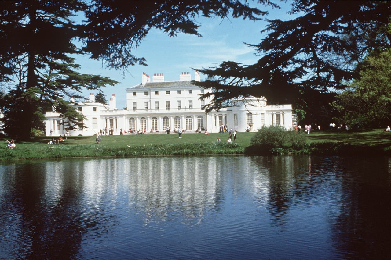 "El duque y la duquesa de Sussex se van a mudar a Frogmore Cottage, en los terrenos de Windsor, a principios del año próximo, mientras se preparan para ser padres", se lee en el comunicado.