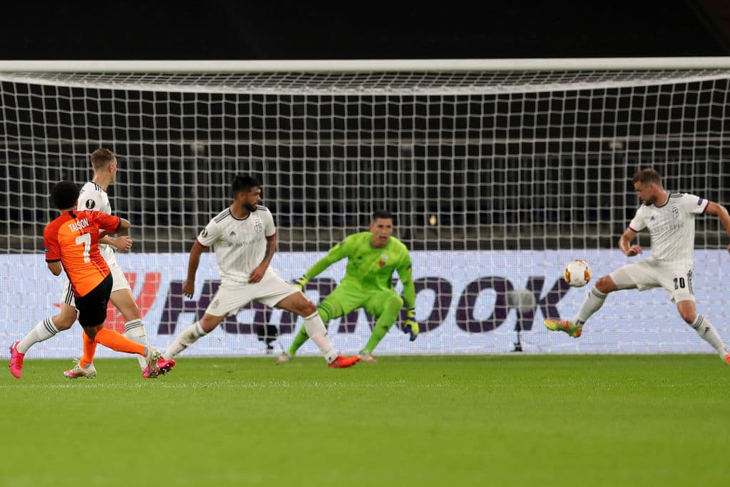 Con goles de Junior Moraes, Tason, Alan Patrick y Dodo, el Shakhtar golea en Alemania al Basel para situarse como uno de los mejores cuatro equipos en la Europa League.