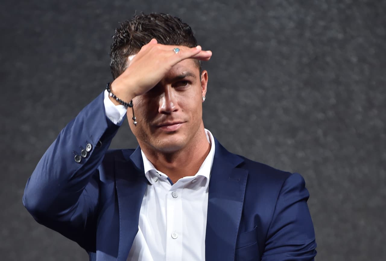 Cristiano Ronaldo pide ayuda para decidir su nuevo look