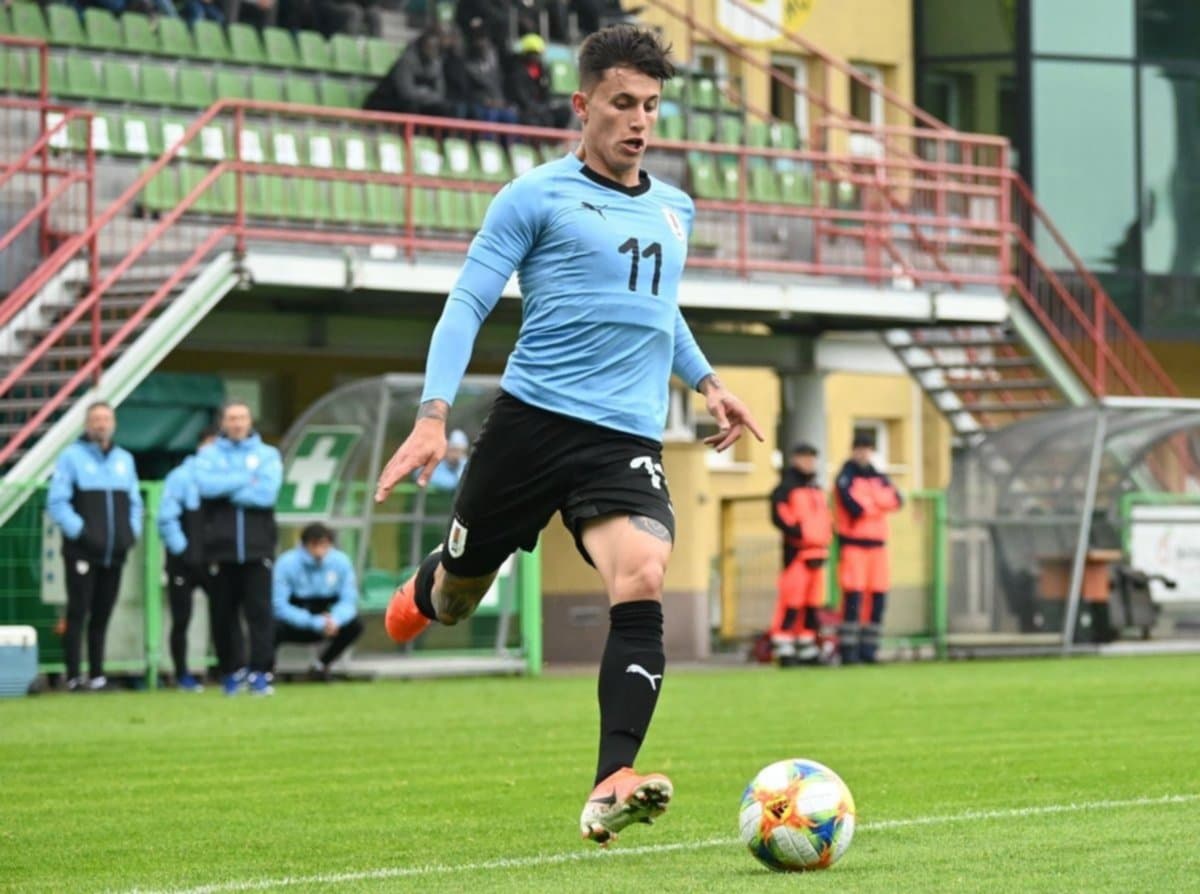 Por sus características y la ausencia de un regateador en la selección uruguaya, se especula que pronto podría debutar con La Celeste de cara a la Copa América 2020.