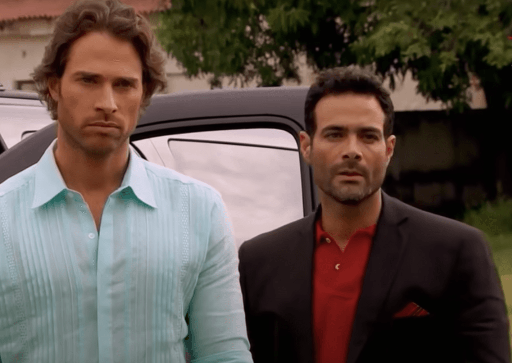 Sebastián Rulli y Luis Robero Guzmán en 'Lo que la vida me robó'