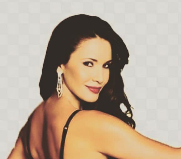 Adriana Campos nació el 27 de febrero de 1979 en Chaparral, Tolima.