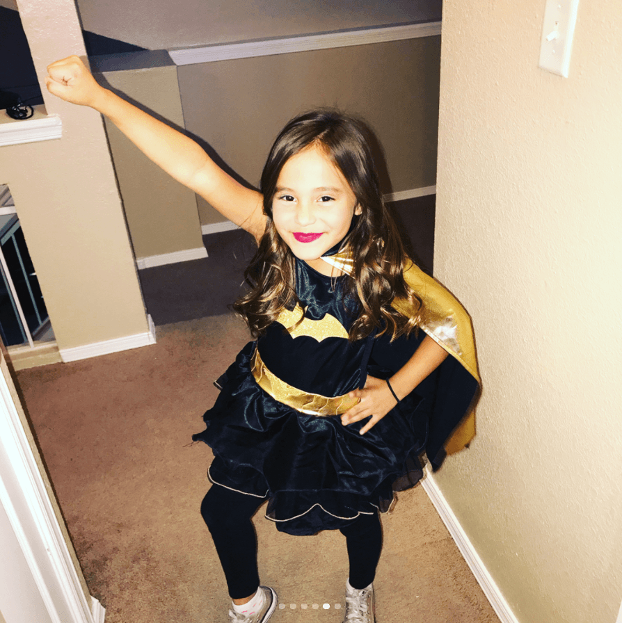 En agosto de 2017, una semana después de que
<b><a href="http://www.univision.com/entretenimiento/hubo-beso-chiquis-rivera-y-lorenzo-mendez-juntos-otra-vez">Chiquis Rivera y Lorenzo Méndez hicieron evidente que continúan su noviazgo</a></b>, el vocalista de
<b><a href="http://www.univision.com/temas/la-original-banda-el-limon">La Original Banda El Limón</a></b> compartió un video en el que se vio a sus hijas pasando un buen momento junto a
<b><a href="http://www.univision.com/temas/chiquis-rivera">Chiquis</a></b>.
<br>