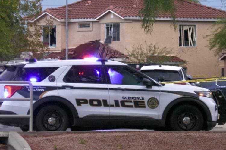 Agentes de la policía de Glendale acordonaron la zona.