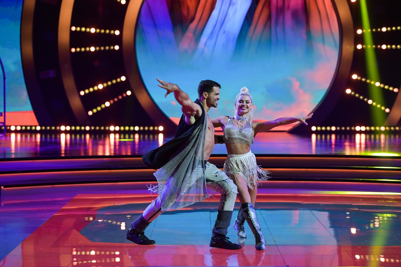 Una vez más, Pedro fue enviado a un segundo baile. Esta vez volvió locas a las mujeres del público y a las televidentes con
<a href="https://www.univision.com/shows/mira-quien-baila/yuri-aprueba-asi-fue-el-baile-de-pedro-moreno-sin-camisa-video" target="_blank">el poderoso ritmo urbano de 'Machika'</a>.