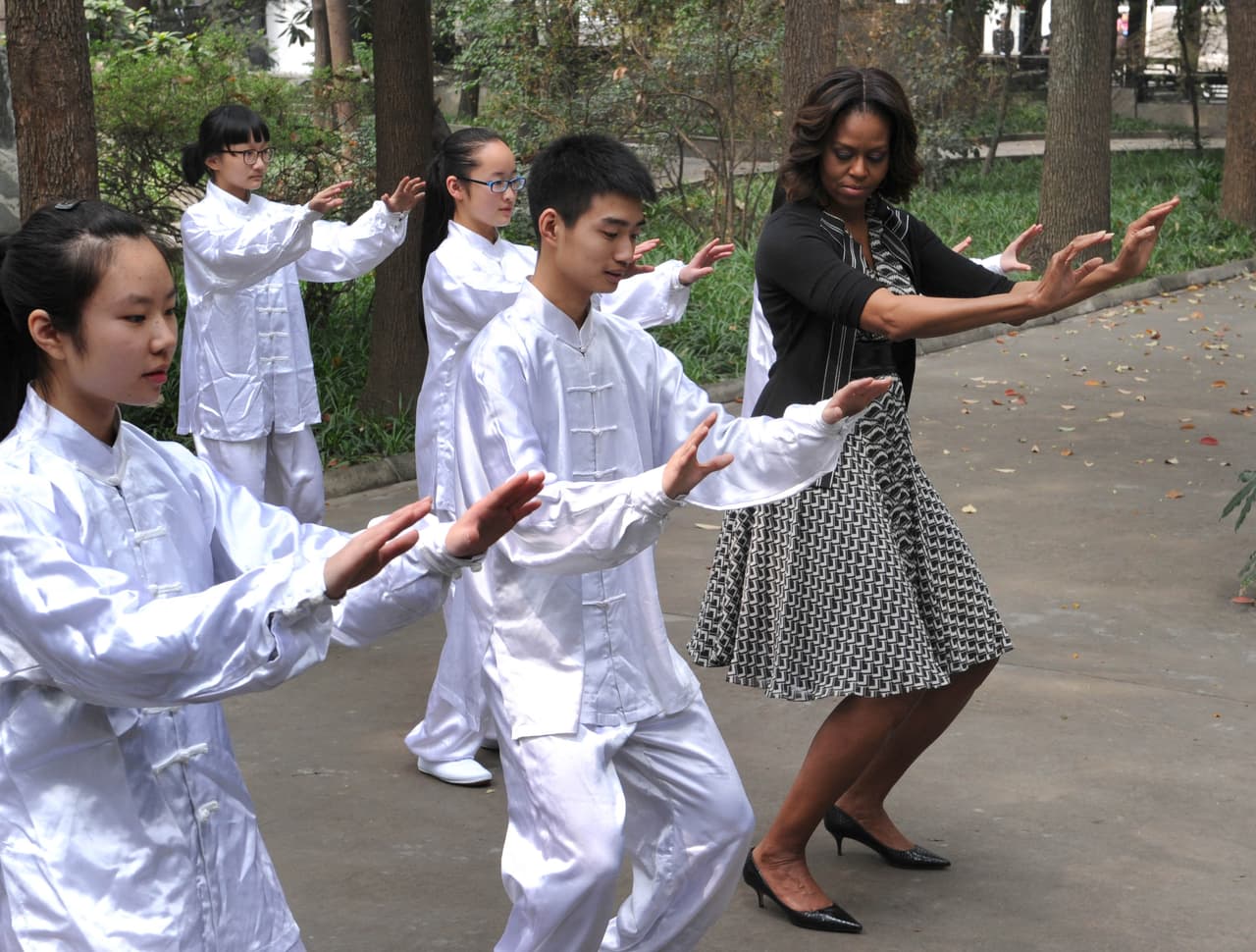 Ese frenetismo que por 8 años sintió el periodismo de moda por la política y que hizo que los medios de comunicación, (incluyendo a Univision mismo) celebraran que una habitante de la Casa Blanca se convirtiera en el más rentable ícono de moda ha muerto en la era de Melania Trump. Poco de eso queda por estos días.