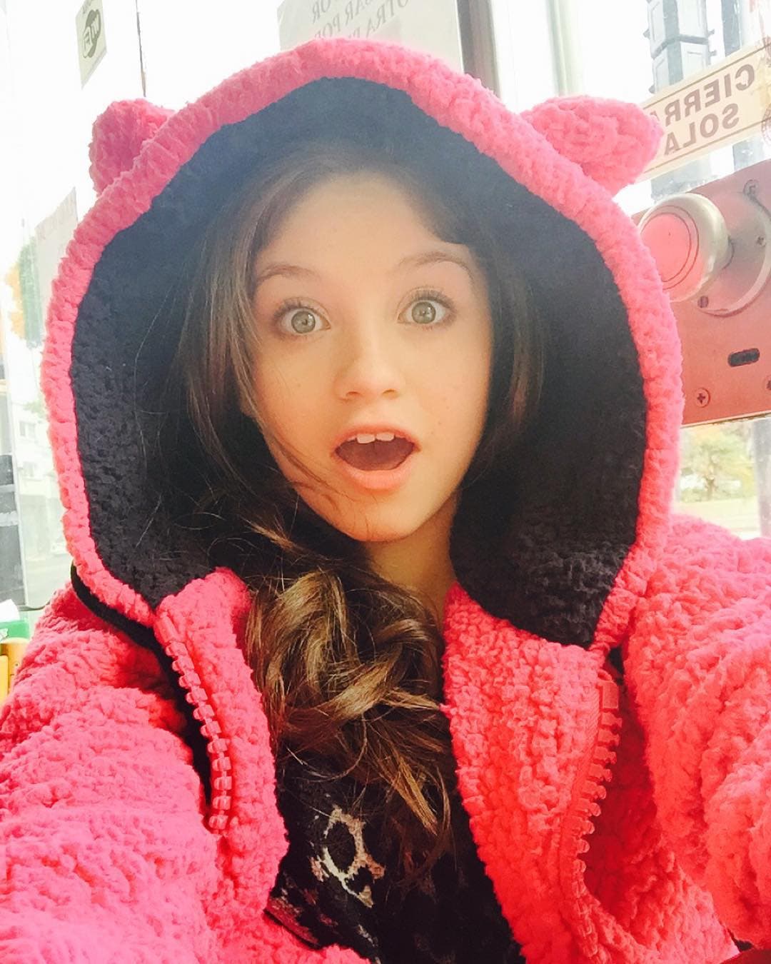 Hace algún tiempo Karol confesó que mintió a la hora de hacer el casting donde aseguró que sí sabía patinar. Aunque la actriz declaró que tomó seis meses de talleres intensivos de patín, no se considera una experta: "tengo que aprender mucho más porque es un deporte bastante complicado", le dijo a la revista 'Rouge'.