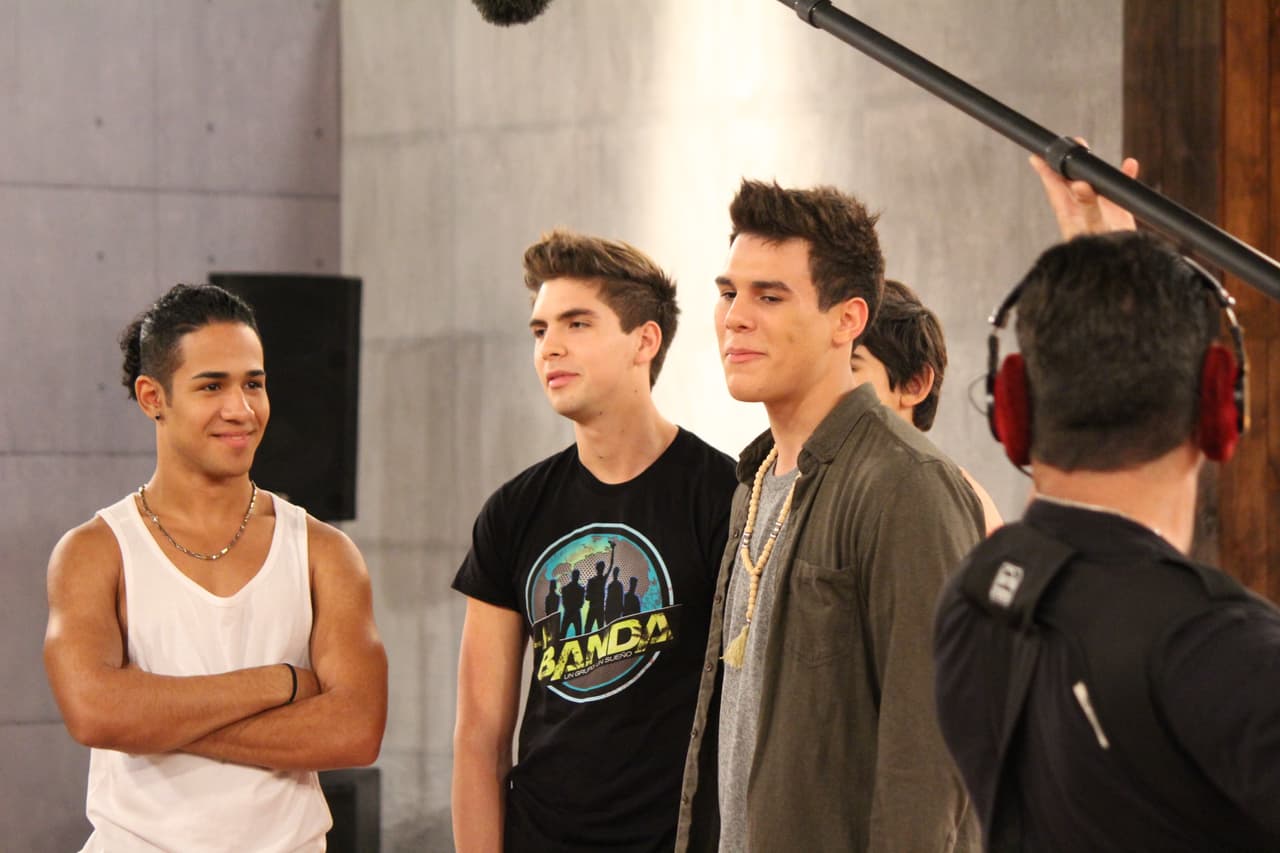 En el estudio los participantes afinan cada detalle de su presentación para #LaBandaLive show 4. El nivel de exigencia es cada vez más fuerte y ninguno quiere decir good bye.