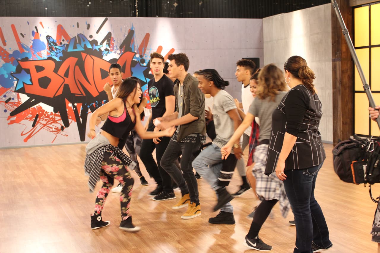 En el estudio los participantes afinan cada detalle de su presentación para #LaBandaLive show 4. El nivel de exigencia es cada vez más fuerte y ninguno quiere decir good bye.