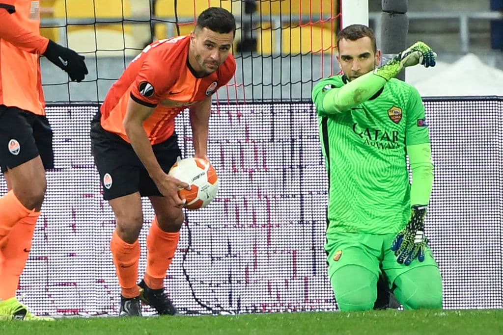 Con total autoridad, Roma visitó y despachó 1-2 Al Shakhtar para dejar el global 5-1 y avanzar a Cuartos.
