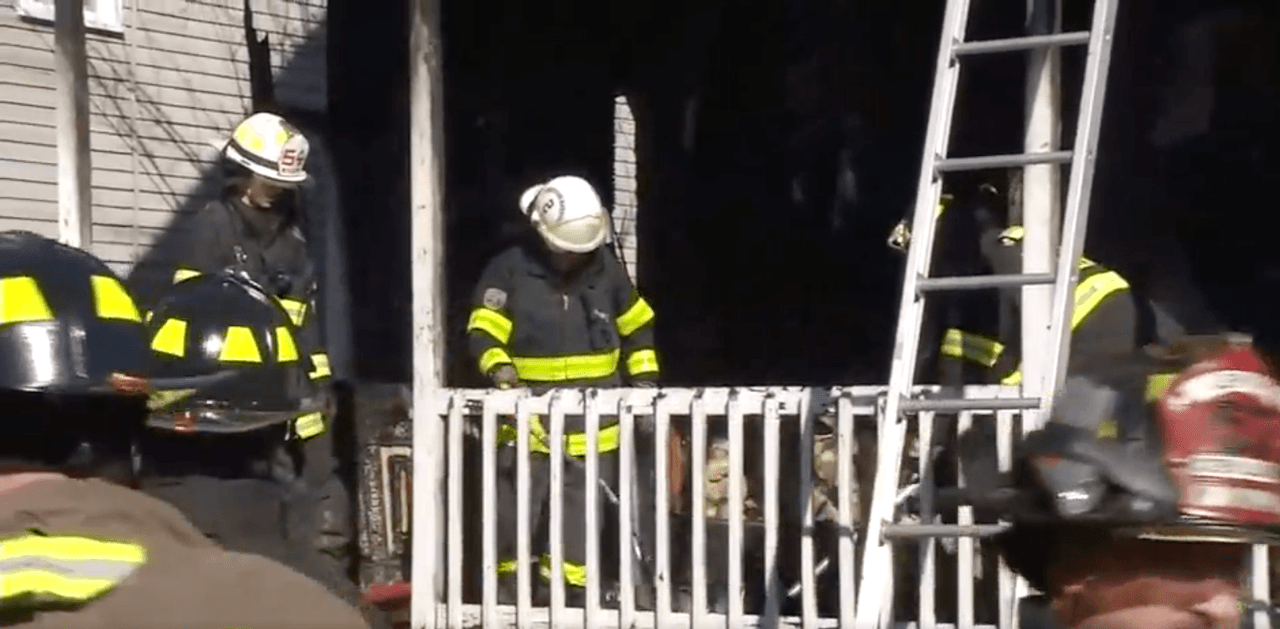 Otras tres víctimas permanecen en estado crítico.El Jefe de Bomberos dijo que se esperaba que dos de esas víctimas fueran trasladadas al Centro Médico Crozer-Chester en Upland, Pensilvania. Las autoridades no han identificado a las víctimas. La causa del incendio sigue bajo investigación.