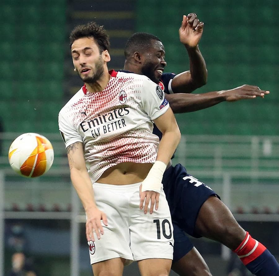 A pesar del empate en San Siro, AC Milan califica a Octavos de Final de la UEFA Europa League, dejando atrás al Estrella Roja de Belgrado. Franck Kessie anotó el primer gol del partido al minuto 9 a favor de los 'Rossoneri', pero fue al minuto 24 cuando Nabouhane igualó el marcador, pero no fue suficiente.