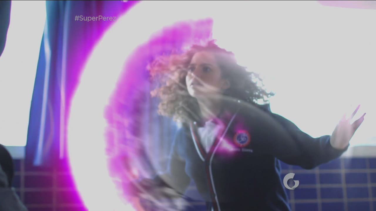 Parece que un compañero de clase de Natalia ¡está enamorado de ella! Pero su plan de dejarle una flor en su butaca terminó por asustar a Natalia y por un momento apareció su poder: un escudo de energía.