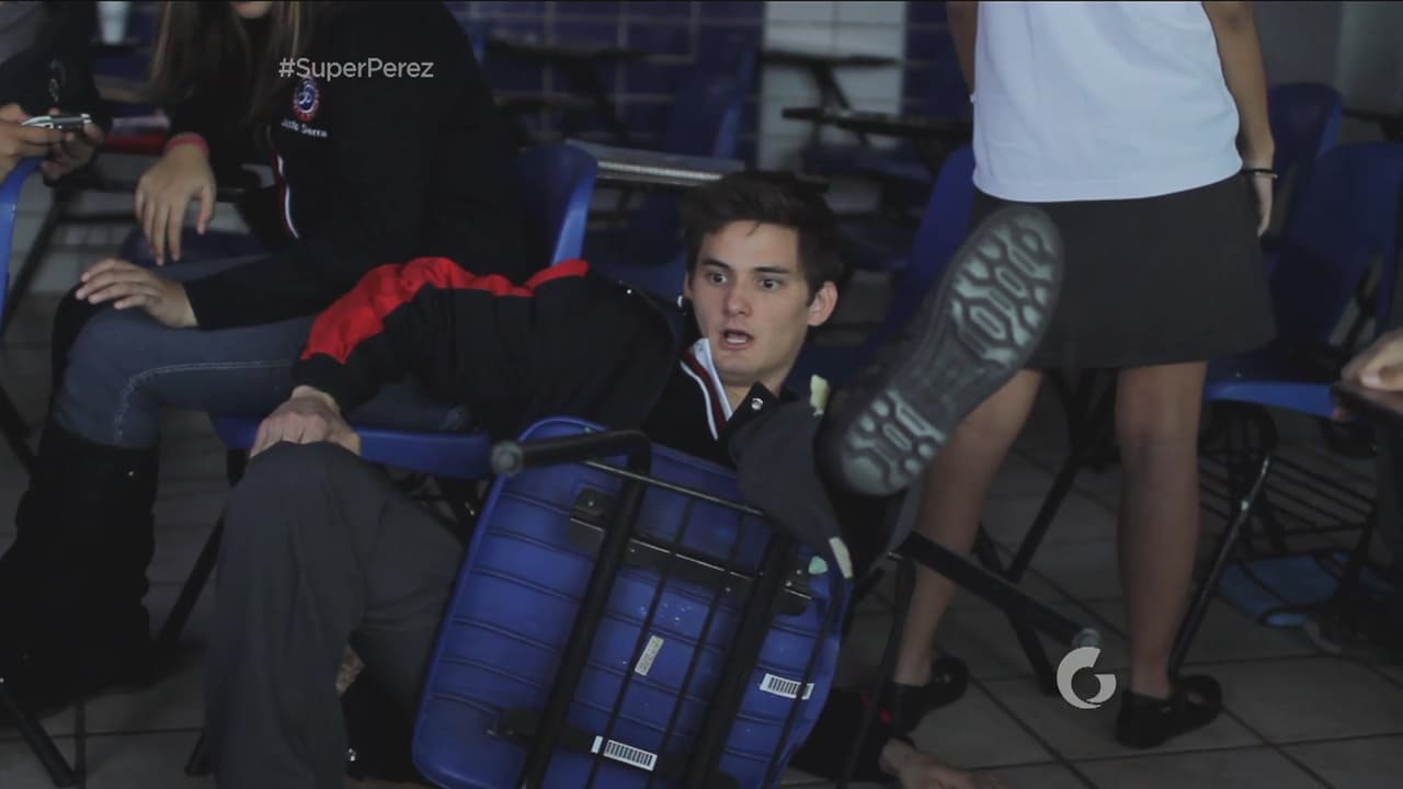 Todo fue tan rápido que el galán no correspondido terminó en el piso.