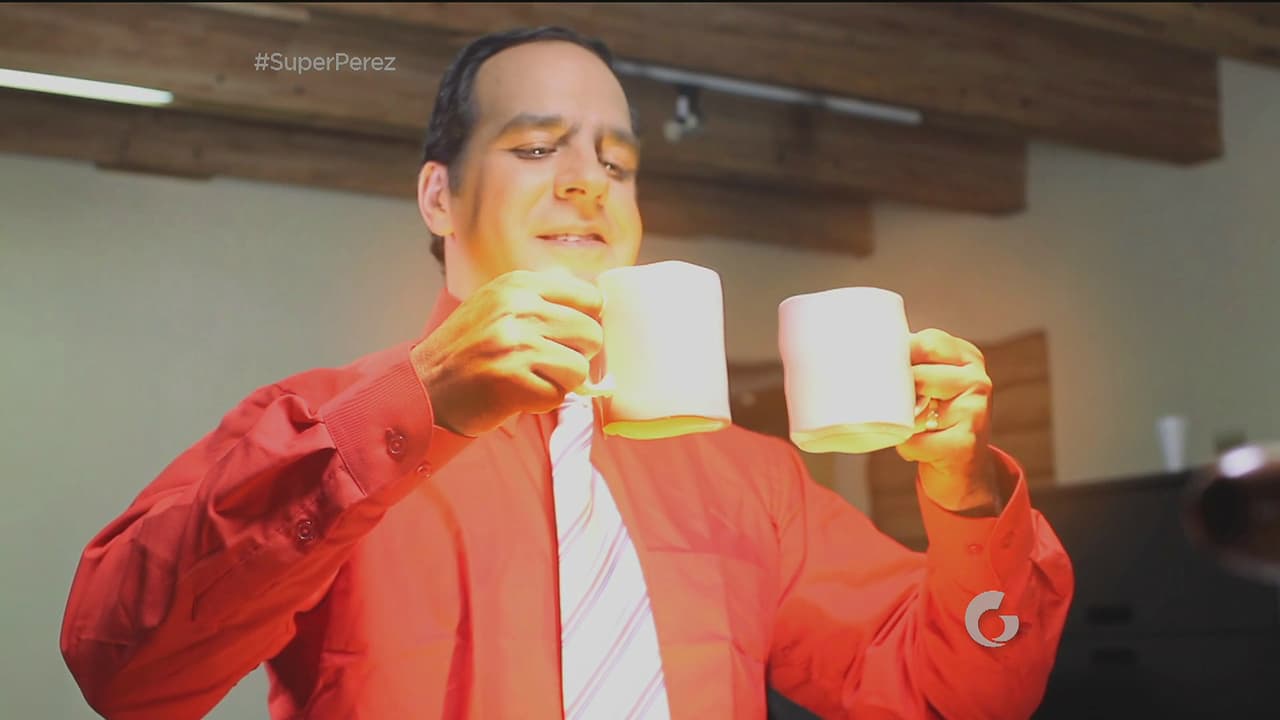 En el trabajo, Toño no soporta que lo hagan de menos, por eso aprovecha ese calor extraño que sale de sus manos para darles una pequeña lección con el café.