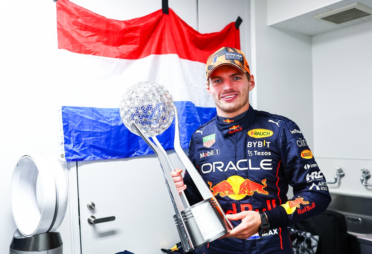 Verstappen dominó de inicio a fin en Suzuka para ser bicampeón de la Fórmula 1 al otorgar los puntos completos por FIA; 'Checo' Pérez finalizó en segundo por sanción a Leclerc.