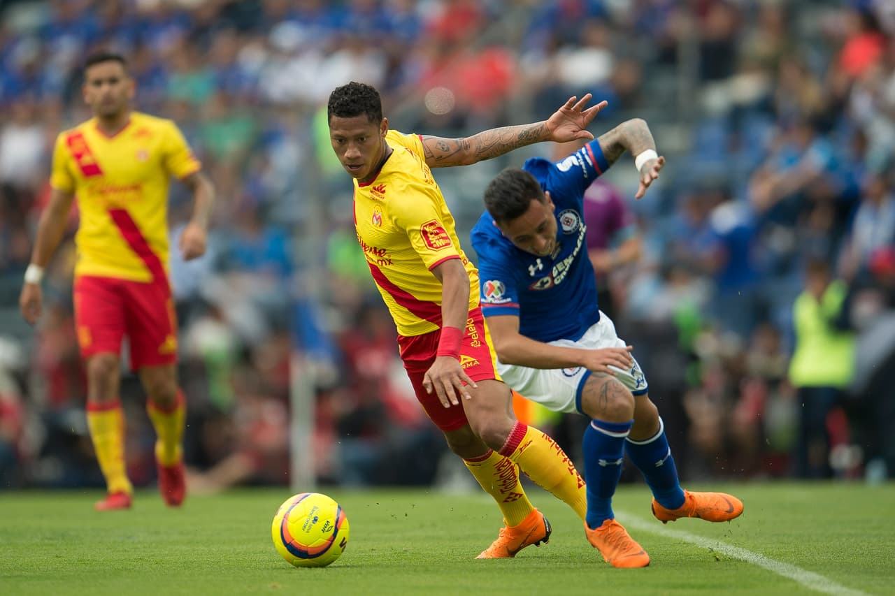 El partido fue ríspido desde los primeros minutos con un muy ímpetuoso y voluntarioso Martín Rodríguez, quien le dio claridad al ataque celeste.
