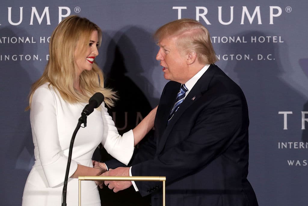 Donald Trump y su hija Ivanka Trump, el 26 de octubre de 2016 en Washington DC.