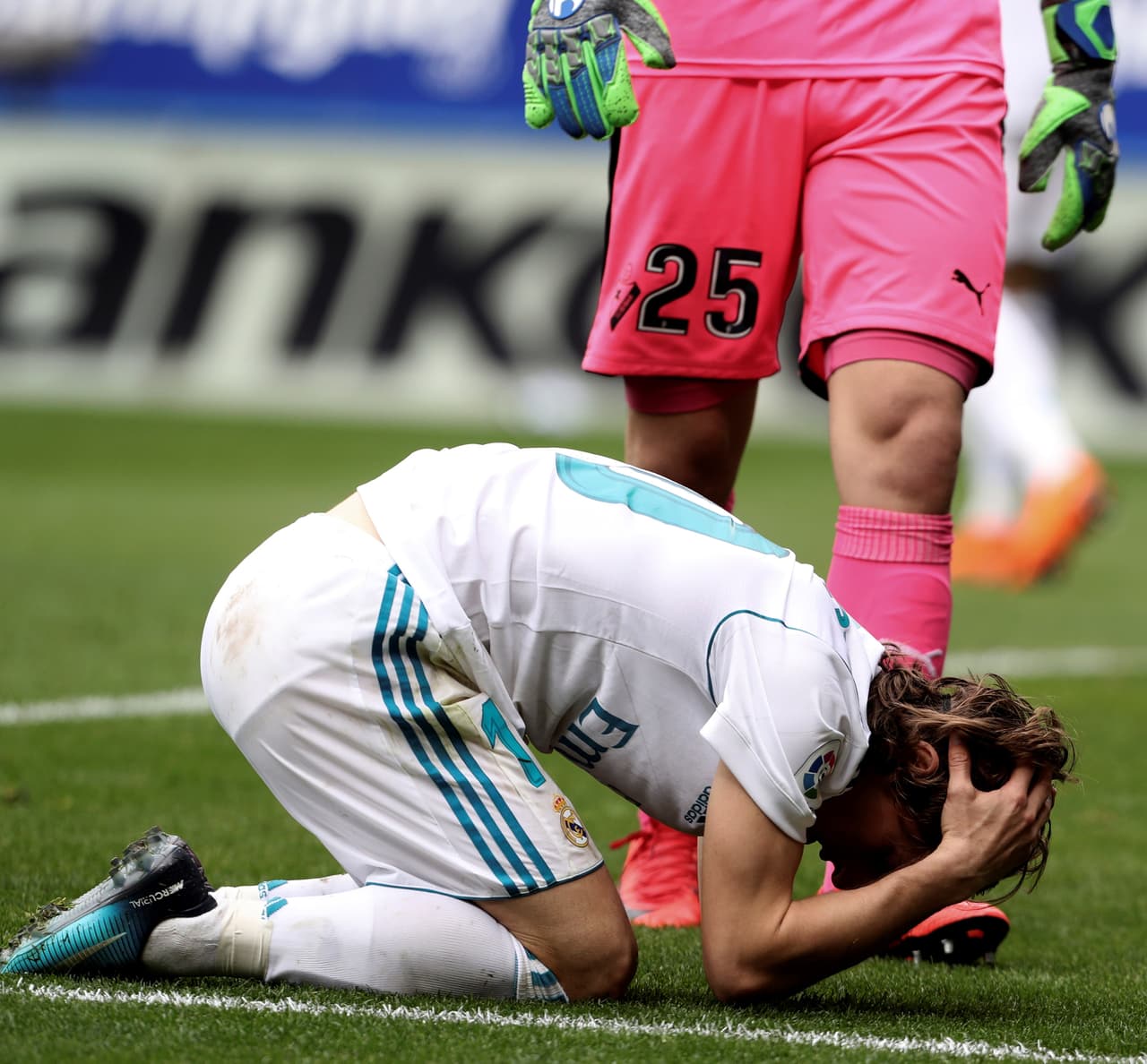 Por momentos, los viitantes sufrieron del juego fuerte del Eibar para cortar al Real Madrid.