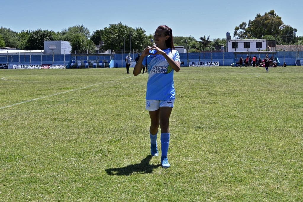 ‘A las chicas les digo que salgan a luchar por sus sueños, que estamos de paso por la vida’, dijo Mara Gómez al finalizar el partido.