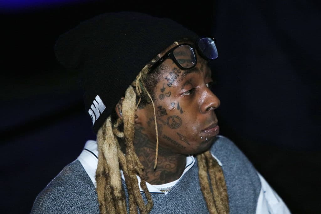 Un año después de que las autoridades federales de Miami lo acusaran de tener un arma de fuego en su posesión, el rapero Lil Wayne se declaró culpable.
<br>