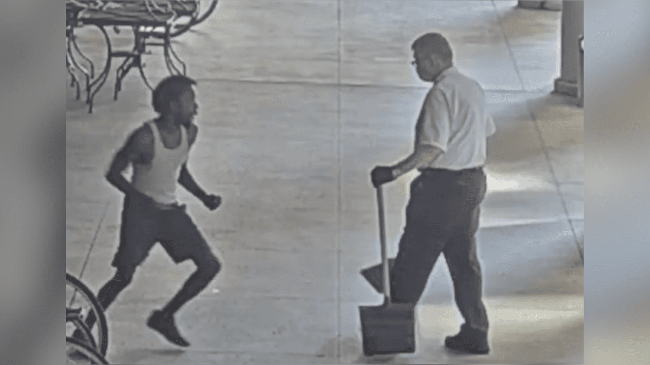 La policía de Chicago busca a un hombre que agredió a un trabajador de mantenimiento "anciano" en el Loop