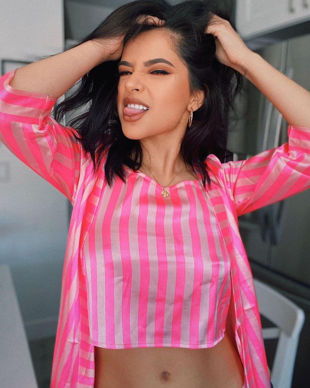 Aunque
<b>Becky G</b> canta 'Sin pijama', ella tiene conjuntos que enamoran.