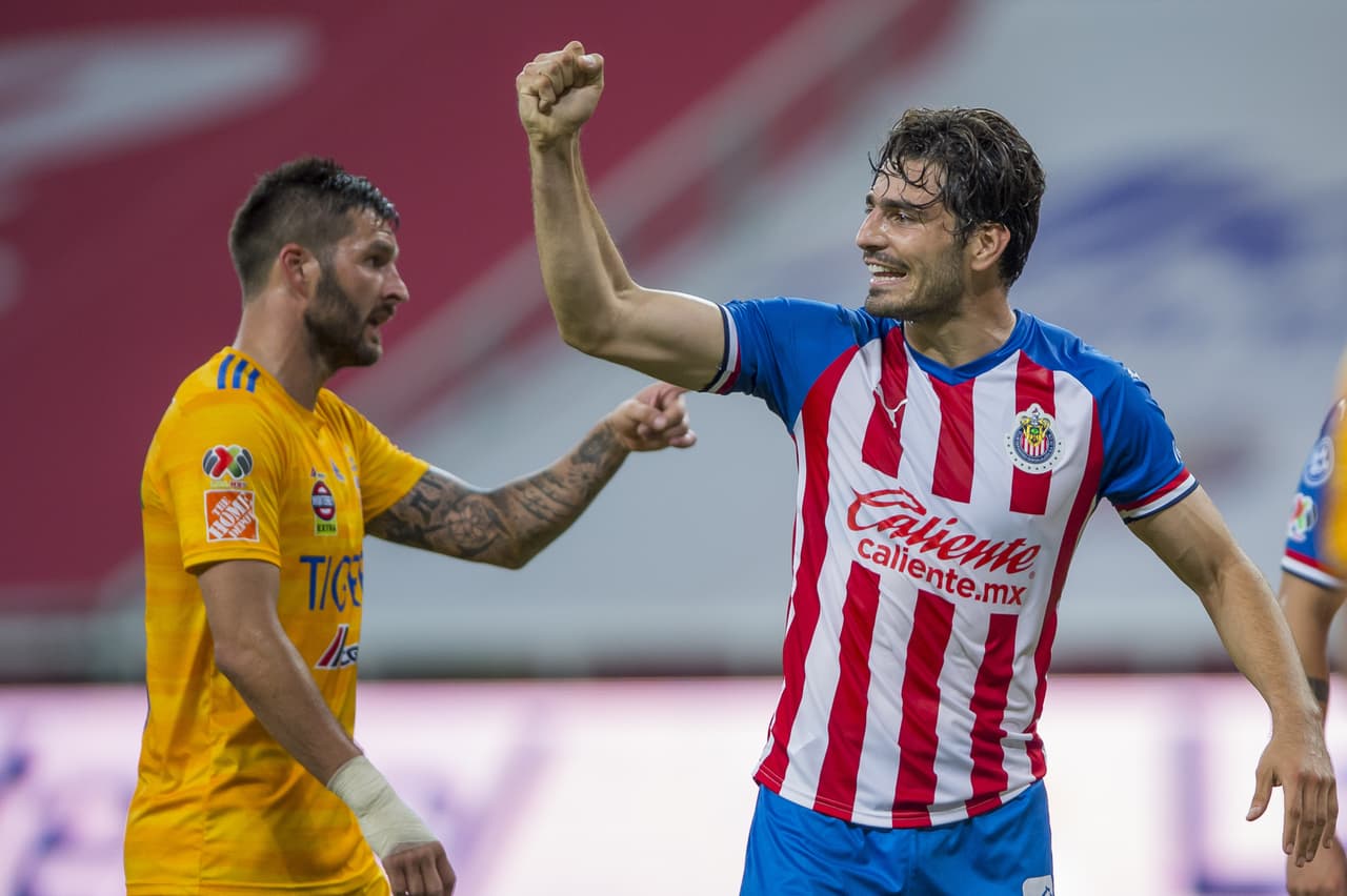 ‘Pollo’ Briseño se prepara para ser DT y presumió sus calificaciones