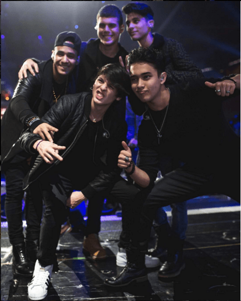 La foto del recuerdo en el escenario.