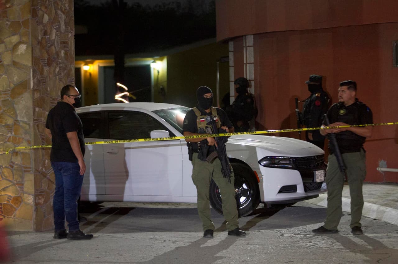 Equipo de búsqueda del caso Debanhi Escobar en Monterrey, Nuevo León.